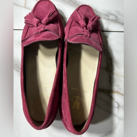 Cole Haan Grand OS Raspberry sueded Tassel loafers. Size 6.5B - Picture 4 of 7